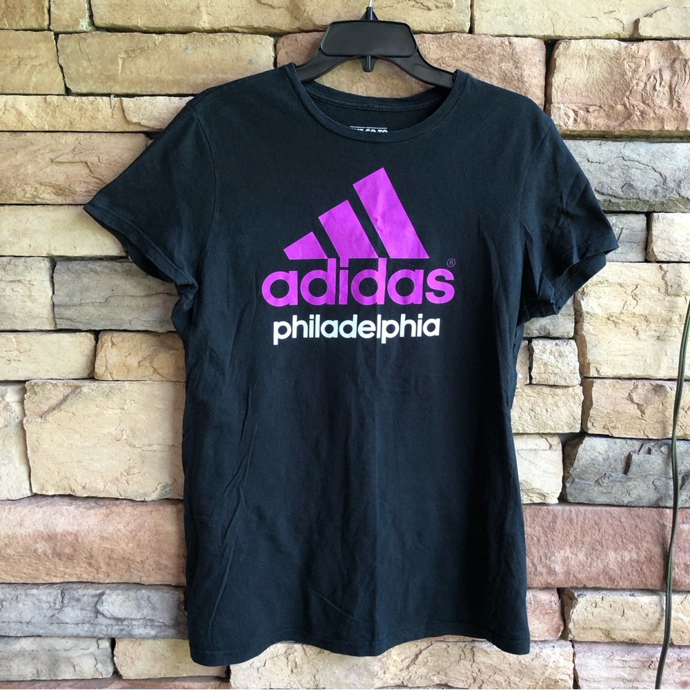 Adidas black logo “Philadelphia” t-shirt Large